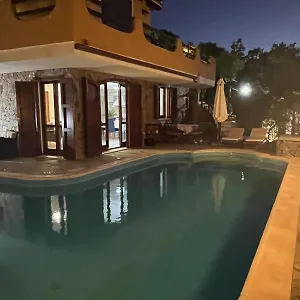 Vittoria: Seaside Retreat With Private Heated Pool And Hydromassage Villa Torre delle Stelle